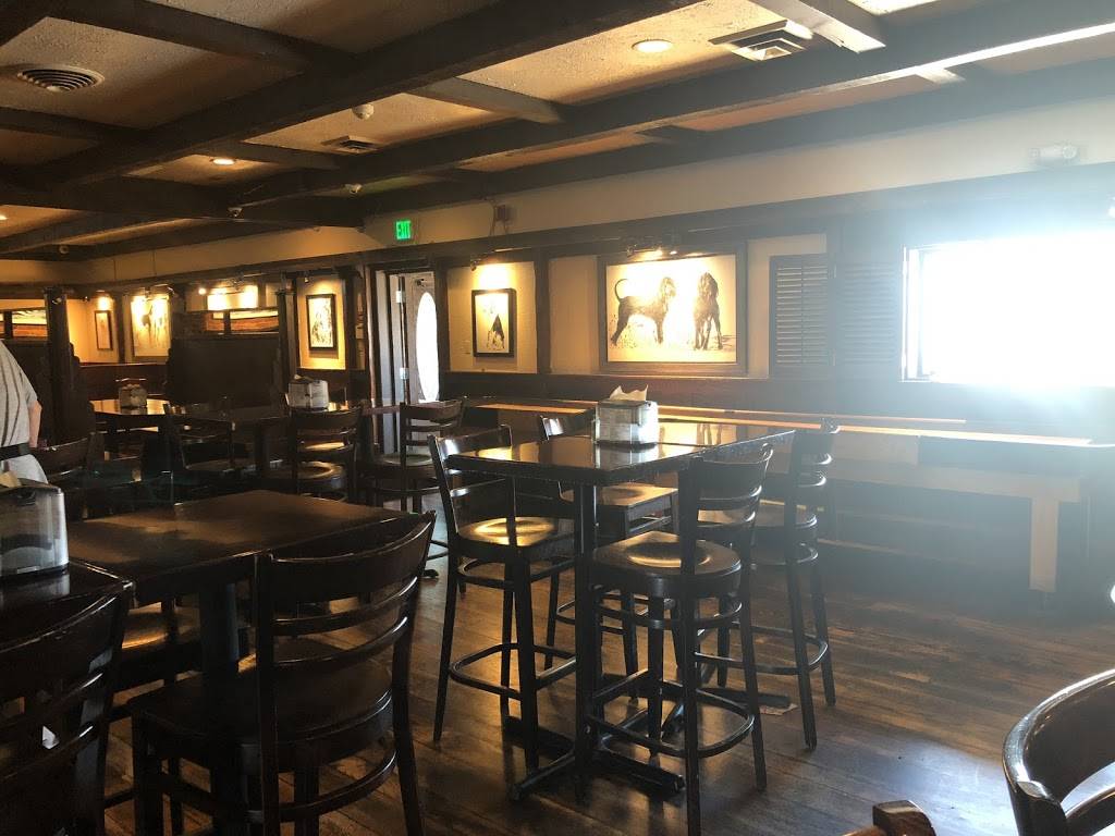 The Hound Sports Pub + Burger | restaurant | 3575 S Yosemite St, Denver, CO 80237, USA | 3036940454 OR +1 303-694-0454