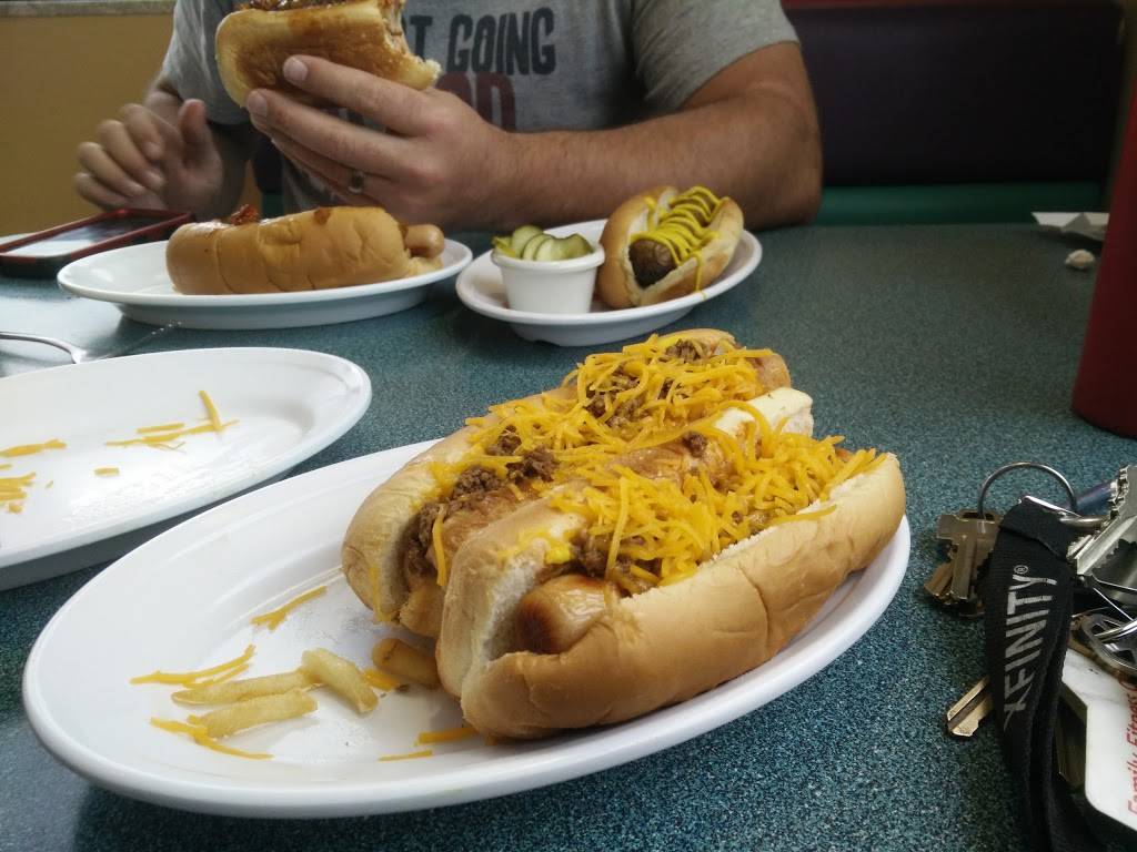 G & L Chili Dogs | restaurant | 2510 E Apple Ave, Muskegon, MI 49442, USA | 2317736454 OR +1 231-773-6454