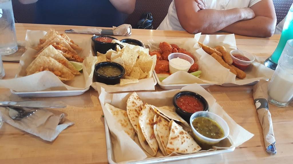 Applebees Grill + Bar | restaurant | 892 W Henderson Ave, Porterville, CA 93257, USA | 5597882031 OR +1 559-788-2031