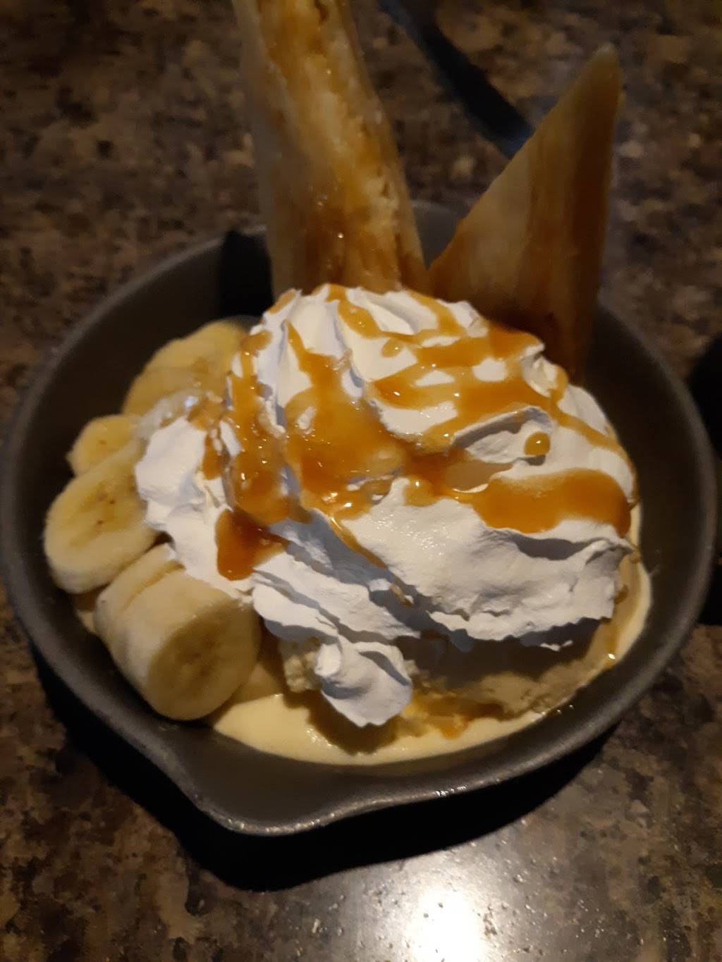 Vinnys Bar & Grill | restaurant | 7101 Tower Rd, Denver, CO 80249, USA | 3033734177 OR +1 303-373-4177