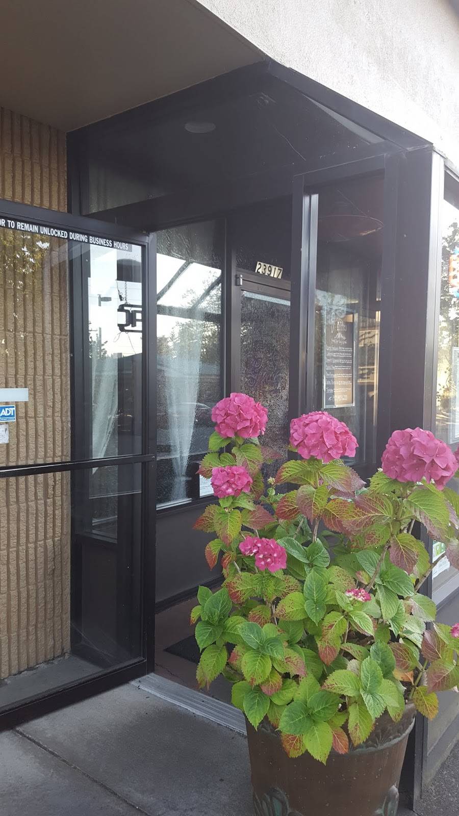 Ginos Bistro Maple Valley | restaurant | 23917 SE Kent Kangley Rd, Maple Valley, WA 98038, USA | 4254336220 OR +1 425-433-6220