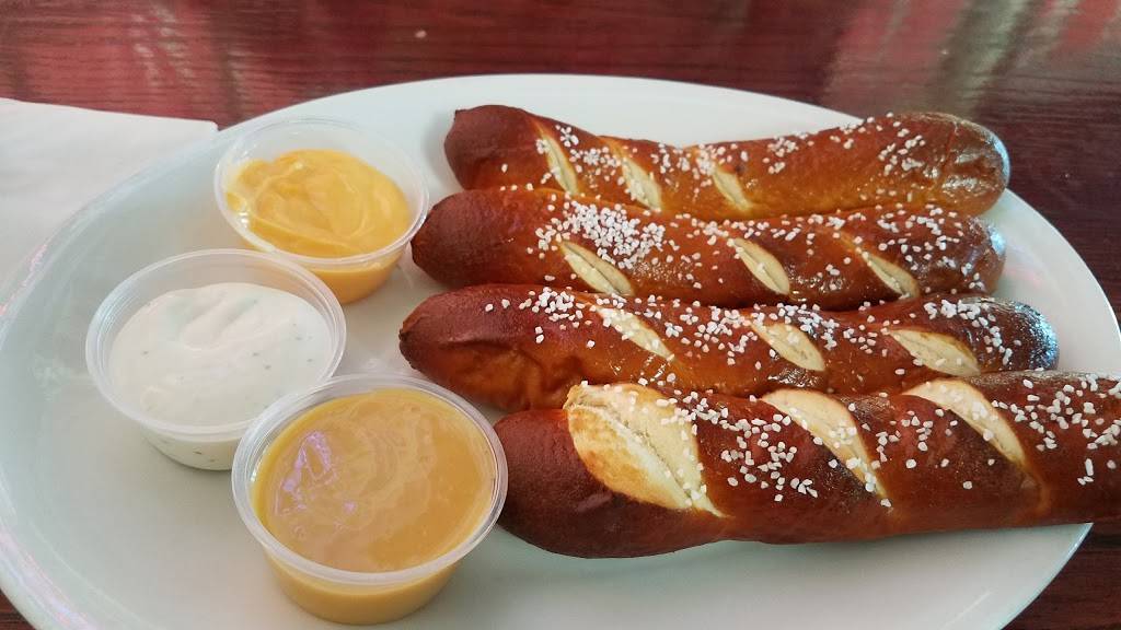 The Howard Street Inn | restaurant | 6700 Howard St, Niles, IL 60714, USA | 8475830795 OR +1 847-583-0795