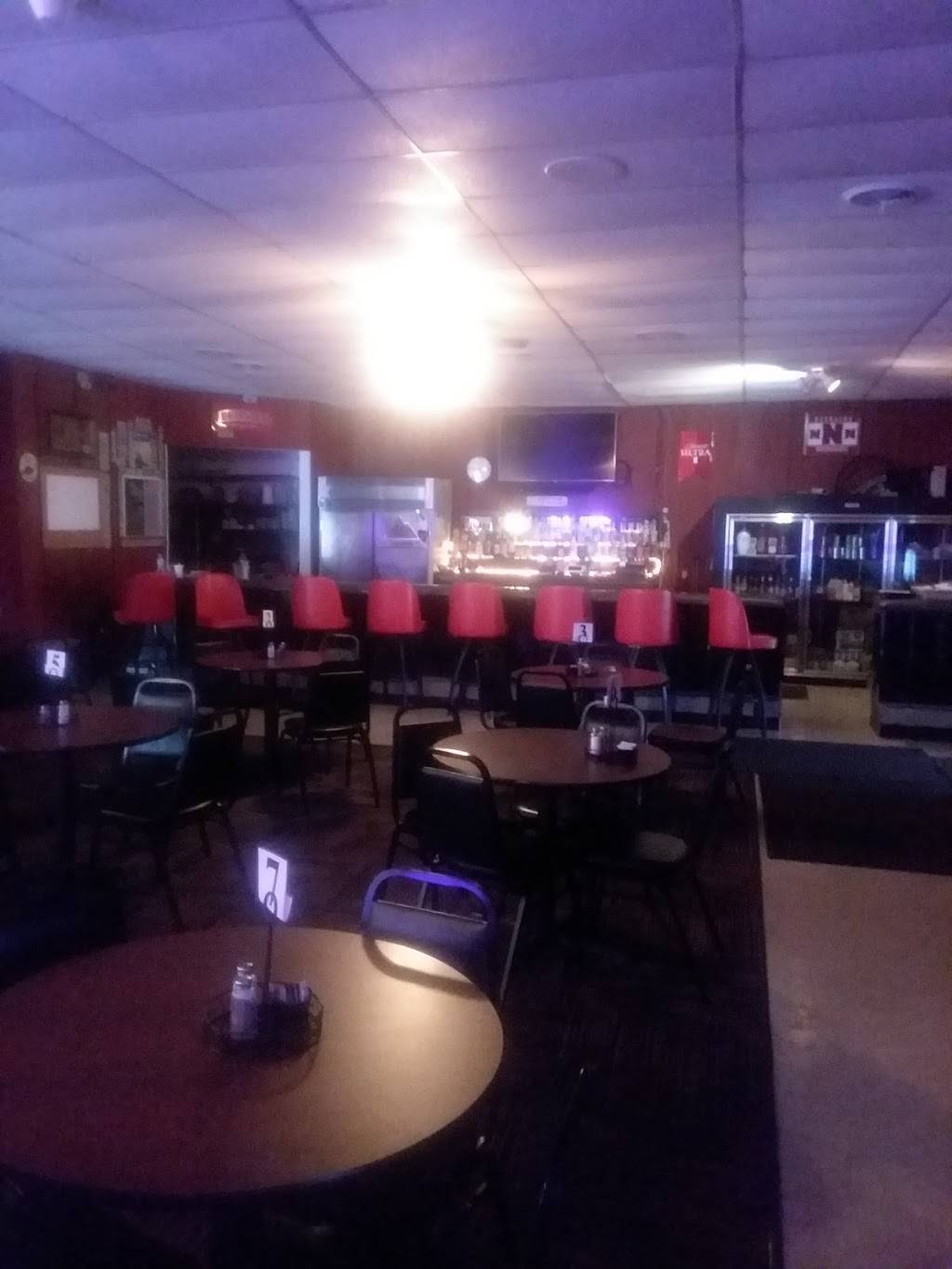 DENOS Bar & Grill | restaurant | 203 4th St, Snyder, NE 68664, USA | 4025682552 OR +1 402-568-2552