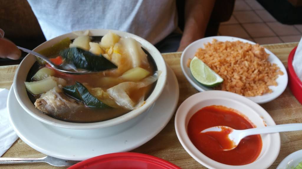 El Presidente Restaurante | restaurant | 2558 N Ashland Ave, Chicago, IL 60614, USA | 7735257938 OR +1 773-525-7938