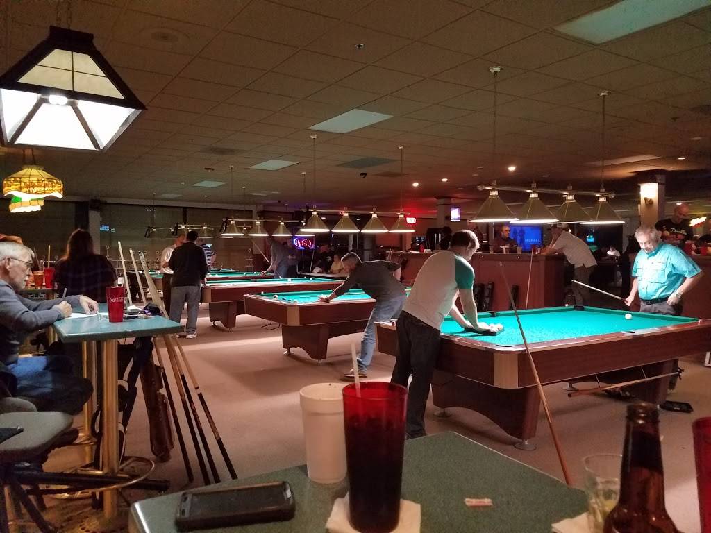 RACKEM PUB & BILLIARDS | restaurant | 1898 Windsor Square Dr A, Matthews, NC 28105, USA | 7048477665 OR +1 704-847-7665