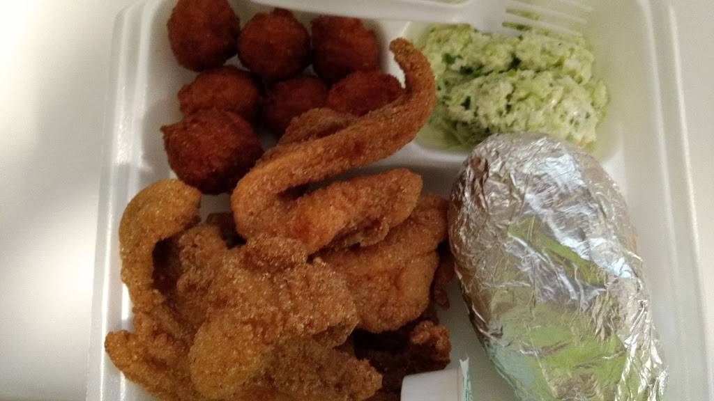 Fish Hut | restaurant | 120 Water St, Savannah, TN 38372, USA | 7319256571 OR +1 731-925-6571