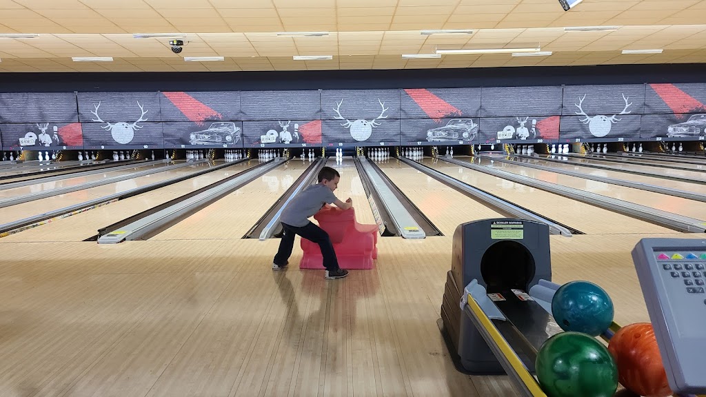 AMF North Ridgeville Lanes | restaurant | 38931 Center Ridge Rd, North Ridgeville, OH 44039, USA | 4403271190 OR +1 440-327-1190