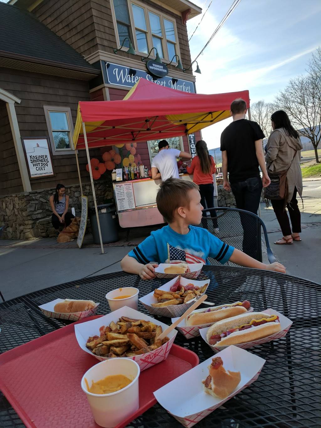 Kosiner Brothers Hot Dog Cart | restaurant | 10 Main St, New Paltz, NY 12561, USA | 8456338322 OR +1 845-633-8322