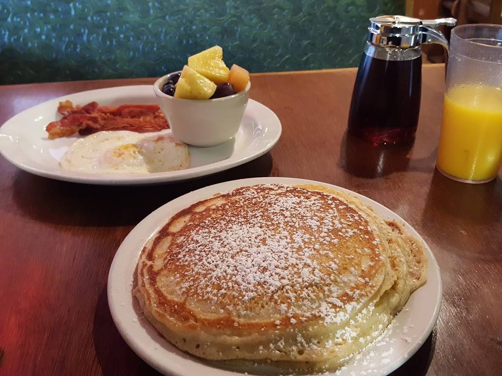 Dots Diner On the Hill | restaurant | 1333 Broadway, Boulder, CO 80302, USA | 3034479184 OR +1 303-447-9184