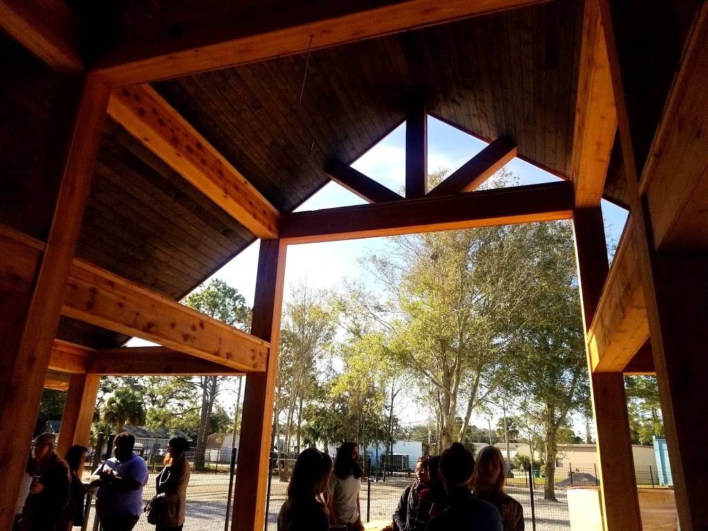 BrewHound Dog Park +  Bar | cafe | 1848 Kings Cir S, Neptune Beach, FL 32266, USA | 9043727266 OR +1 904-372-7266