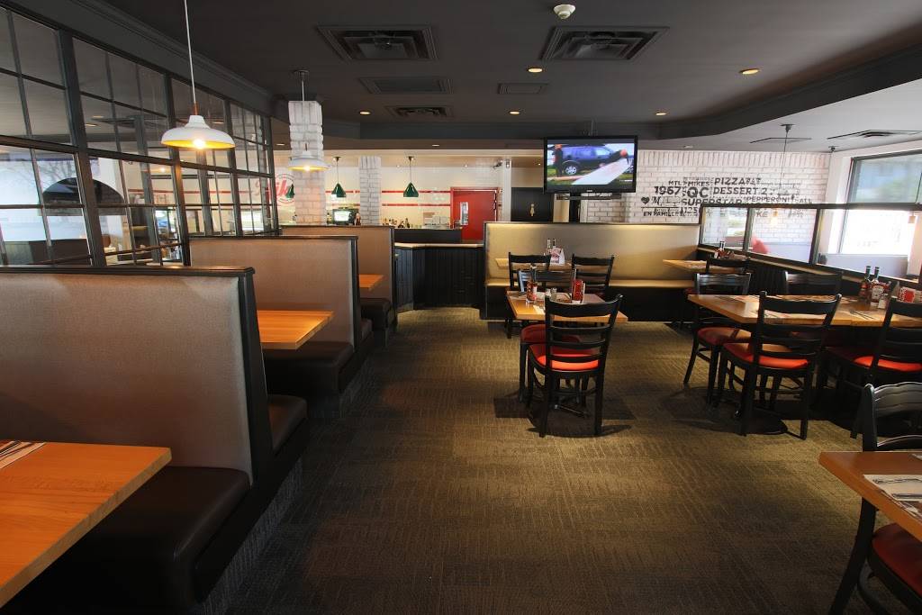 Mikes | restaurant | 12500 Rue Sherbrooke E, Pointe-aux-Trembles, QC H1B 1C9, Canada | 5146452840 OR +1 514-645-2840