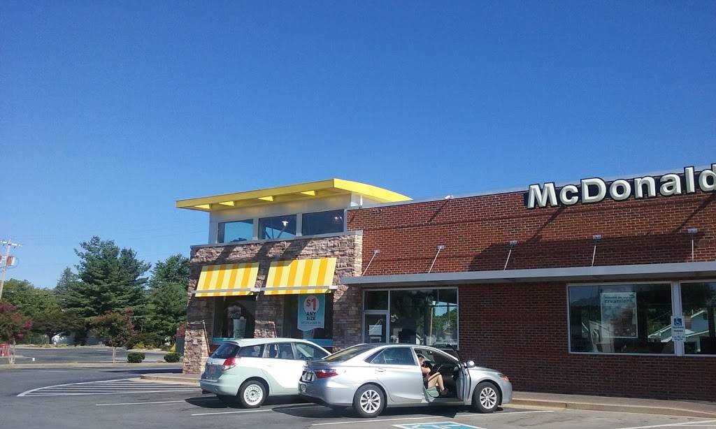 McDonalds | cafe | 215 Broad St, Elizabethton, TN 37643, USA | 4235435666 OR +1 423-543-5666