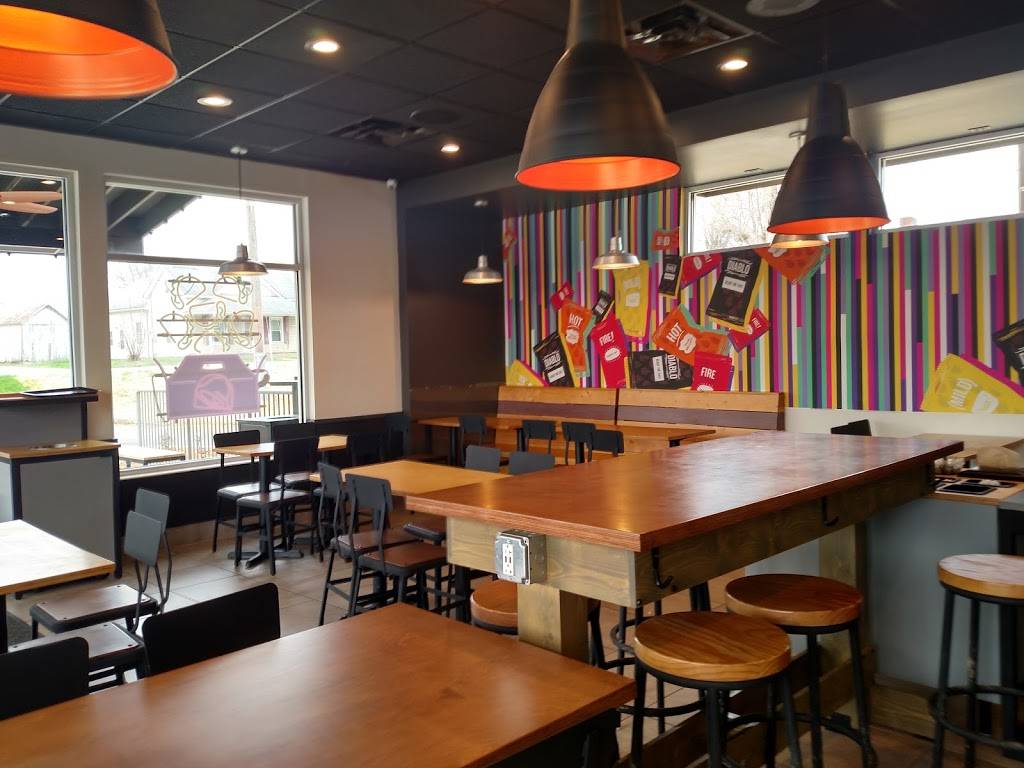 Taco Bell | meal takeaway | 608 S Adams St, Versailles, IN 47042, USA | 8126094010 OR +1 812-609-4010