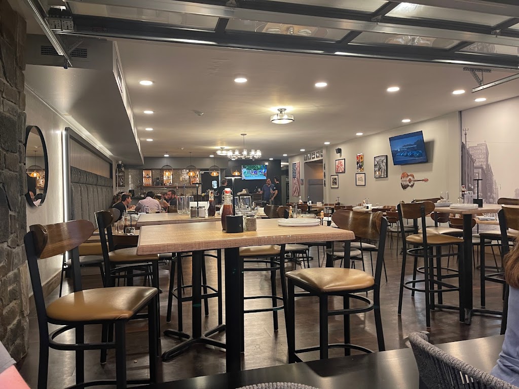 Mendels KC BBQ | restaurant | 20314 Chagrin Blvd, Shaker Heights, OH 44122, USA | 2162660035 OR +1 216-266-0035