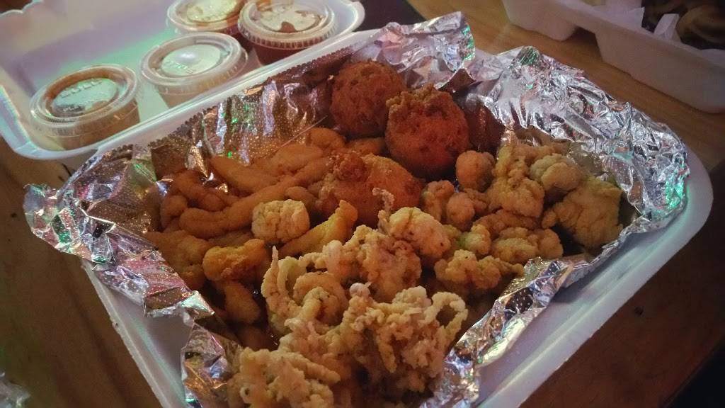 Shipwreck Lounge | restaurant | 48 Highway 19 S, Inglis, FL 34449, USA | 3524475202 OR +1 352-447-5202