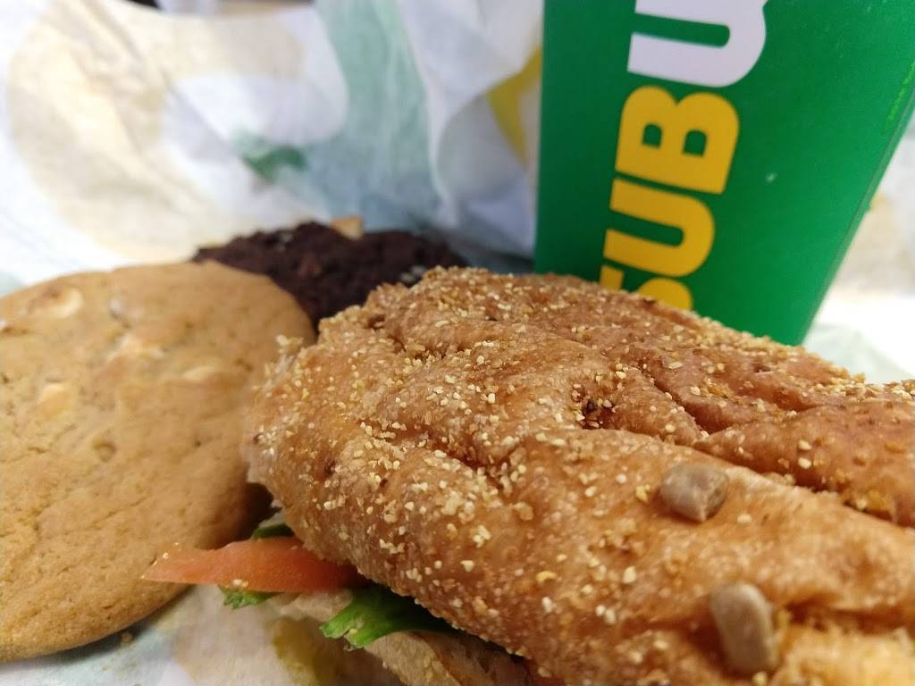 Subway | restaurant | 103 S Kalamazoo Ave, Vicksburg, MI 49097, USA | 2696494554 OR +1 269-649-4554