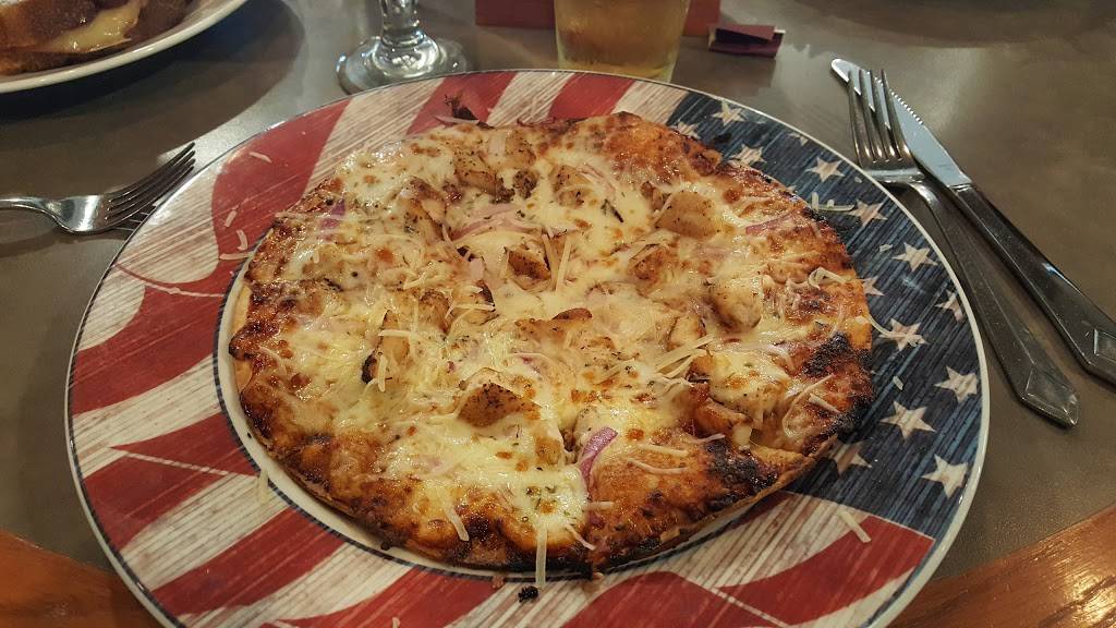 Dawgleg At Idle Creek | restaurant | 5353 Ryanne Marie Ln, Terre Haute, IN 47802, USA | 8122995353 OR +1 812-299-5353