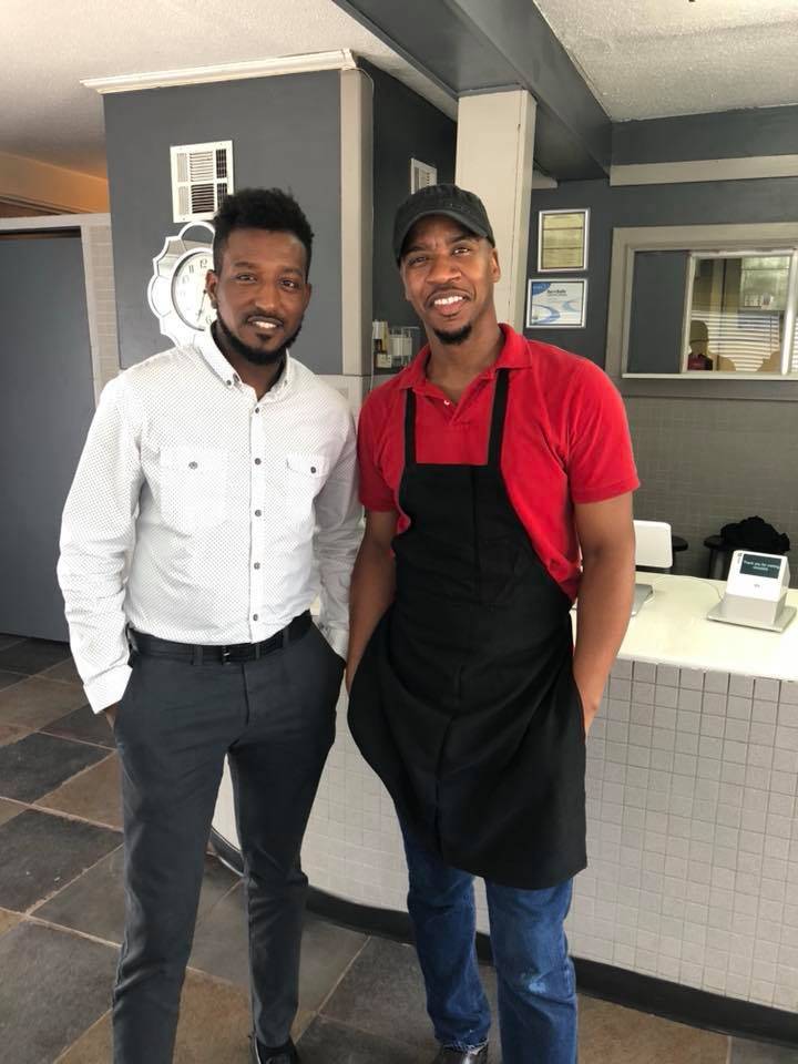 Vivians Down Home Cooking | restaurant | 253 Tillman St, Memphis, TN 38112, USA | 9015675577 OR +1 901-567-5577