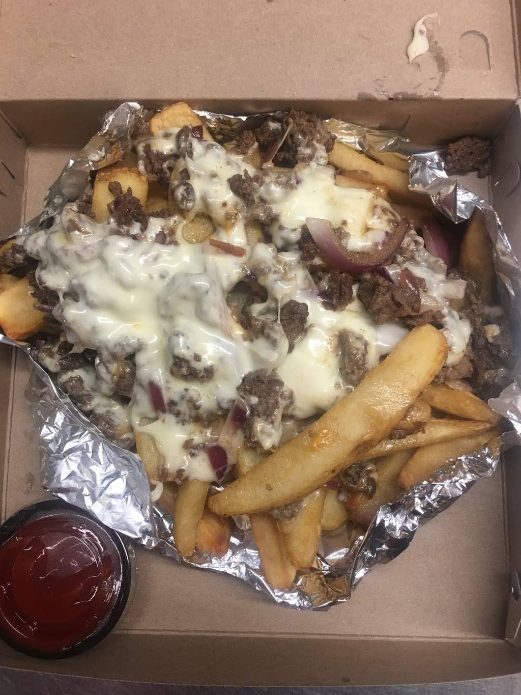 Yummiez | restaurant | 2501Pine Ave, Niagara Falls, NY 14301, USA | 7164985000 OR +1 716-498-5000