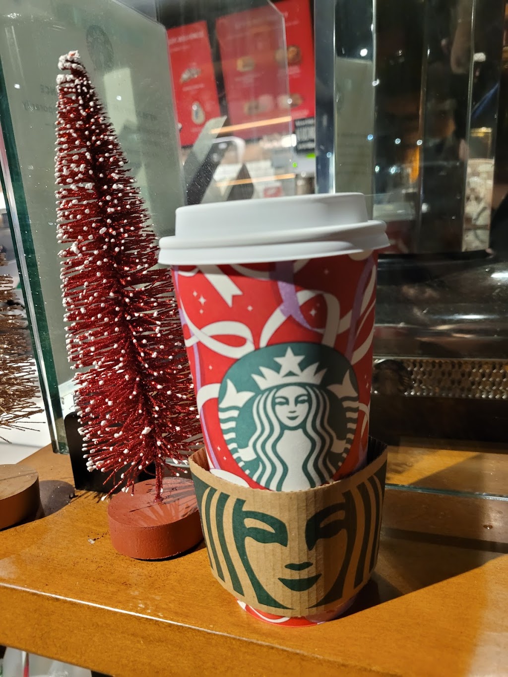 Starbucks | cafe | 12848 Victory Blvd, North Hollywood, CA 91606, USA | 8187627450 OR +1 818-762-7450