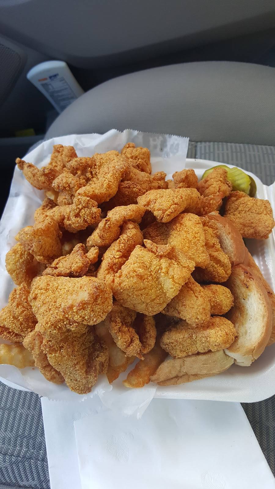 Howards Catfish | restaurant | 1038 Pioneer Rd, Mesquite, TX 75149, USA | 2149946476 OR +1 214-994-6476