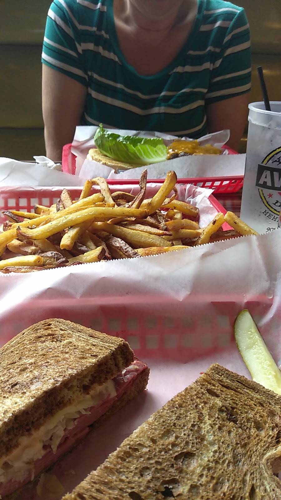 Young Avenue Deli | restaurant | 2119 Young Ave, Memphis, TN 38104, USA | 9012780034 OR +1 901-278-0034