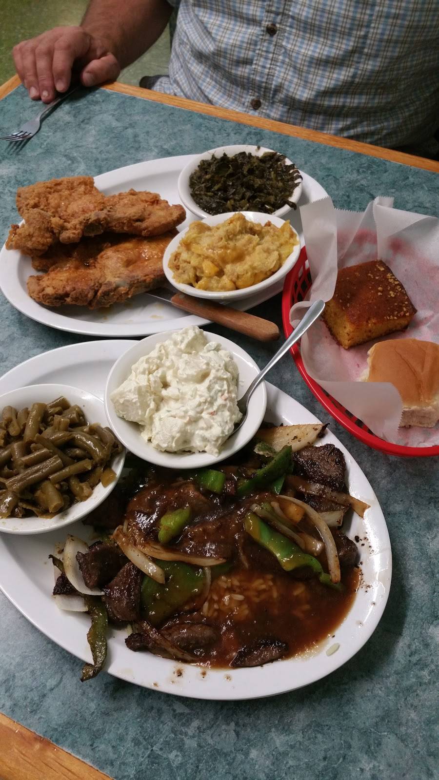 Mount Holly Grill | restaurant | 1118 S Main St, Mt Holly, NC 28120, USA | 7048272131 OR +1 704-827-2131