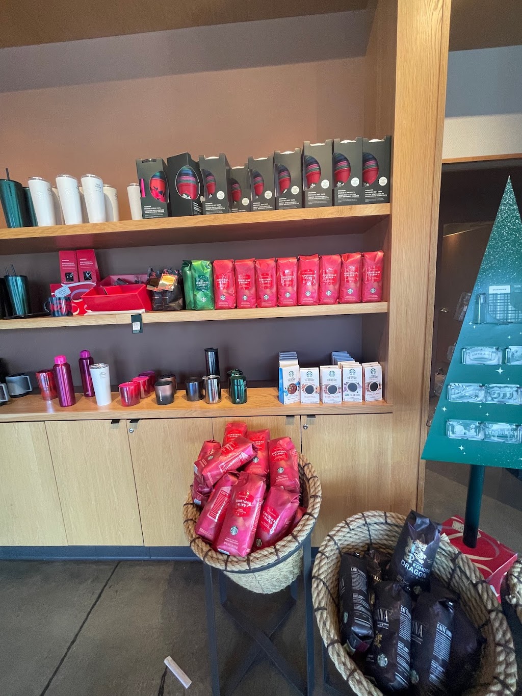 Starbucks | cafe | 7855 Blue Diamond Rd, Las Vegas, NV 89178, USA | 7026173700 OR +1 702-617-3700