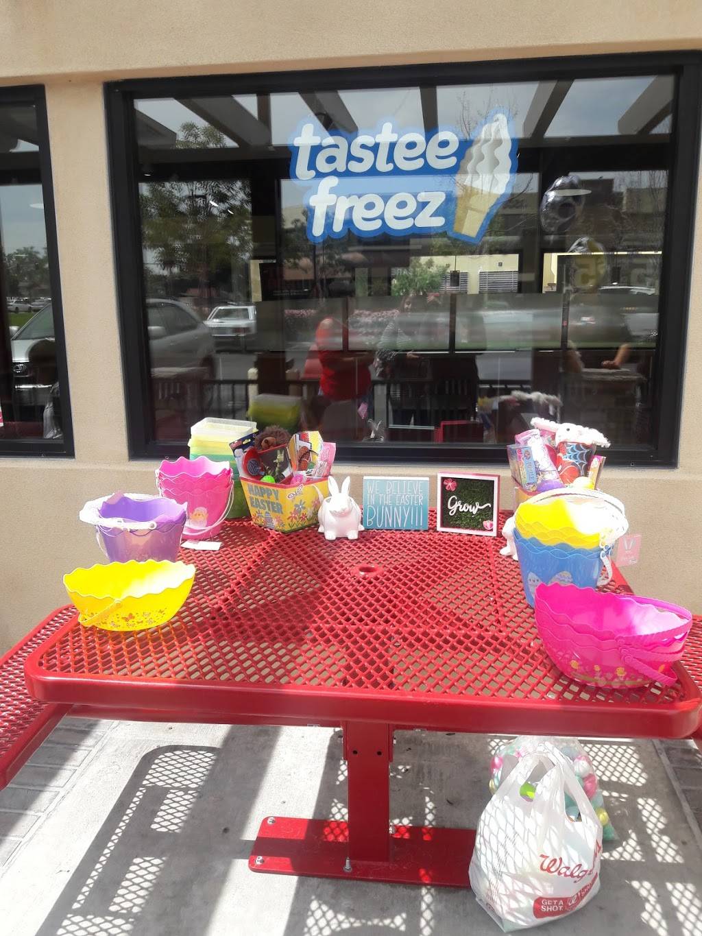 Wienerschnitzel | restaurant | 1401 W MacArthur Blvd, Santa Ana, CA 92704, USA | 7147548181 OR +1 714-754-8181