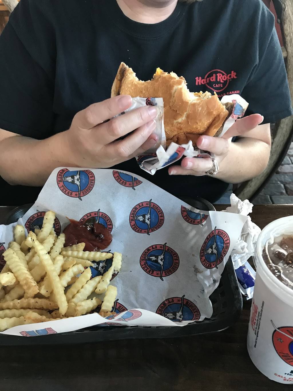 Trailboss Burgers | restaurant | 140 E Exchange Ave, Fort Worth, TX 76164, USA | 8176251070 OR +1 817-625-1070