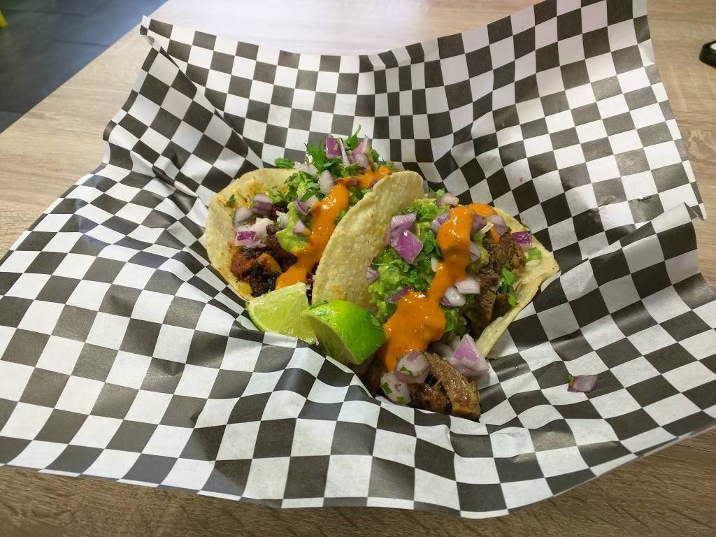 Guac N Tacos | restaurant | 116 S York St, Elmhurst, IL 60126, USA | 3312252498 OR +1 331-225-2498