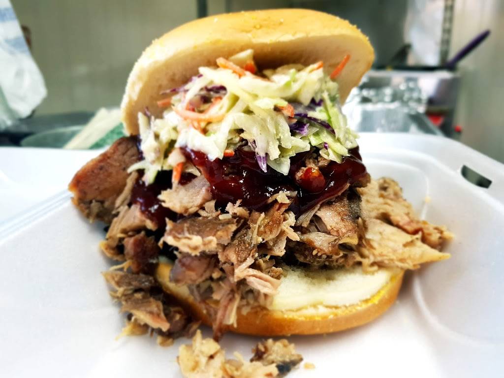 St. Vics Smoke Shack | restaurant | 1940 Conway Gardens Rd, Orlando, FL 32806, USA | 4075907638 OR +1 407-590-7638