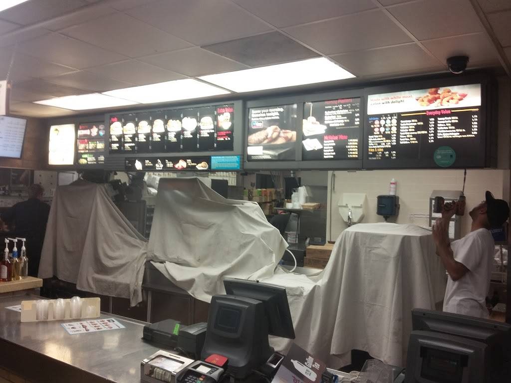 McDonalds | cafe | 303 S Main St, Blackstone, VA 23824, USA | 4342924977 OR +1 434-292-4977