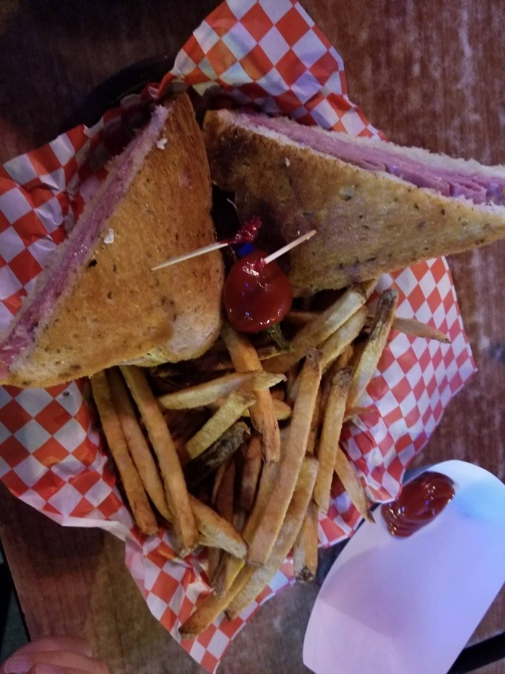 Roadhouse Bar & Grill | restaurant | 3103 W 190th St, Torrance, CA 90504, USA | 3103236603 OR +1 310-323-6603