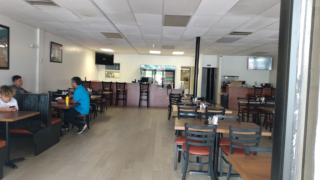 Antojitos Salvadoreños restaurant | restaurant | 213 FL-7, Margate, FL 33068, USA | 9542479744 OR +1 954-247-9744