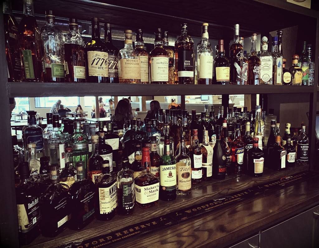 SideTrack Bar + Grill | restaurant | 30 W Angela St, Pleasanton, CA 94566, USA | 9253996789 OR +1 925-399-6789