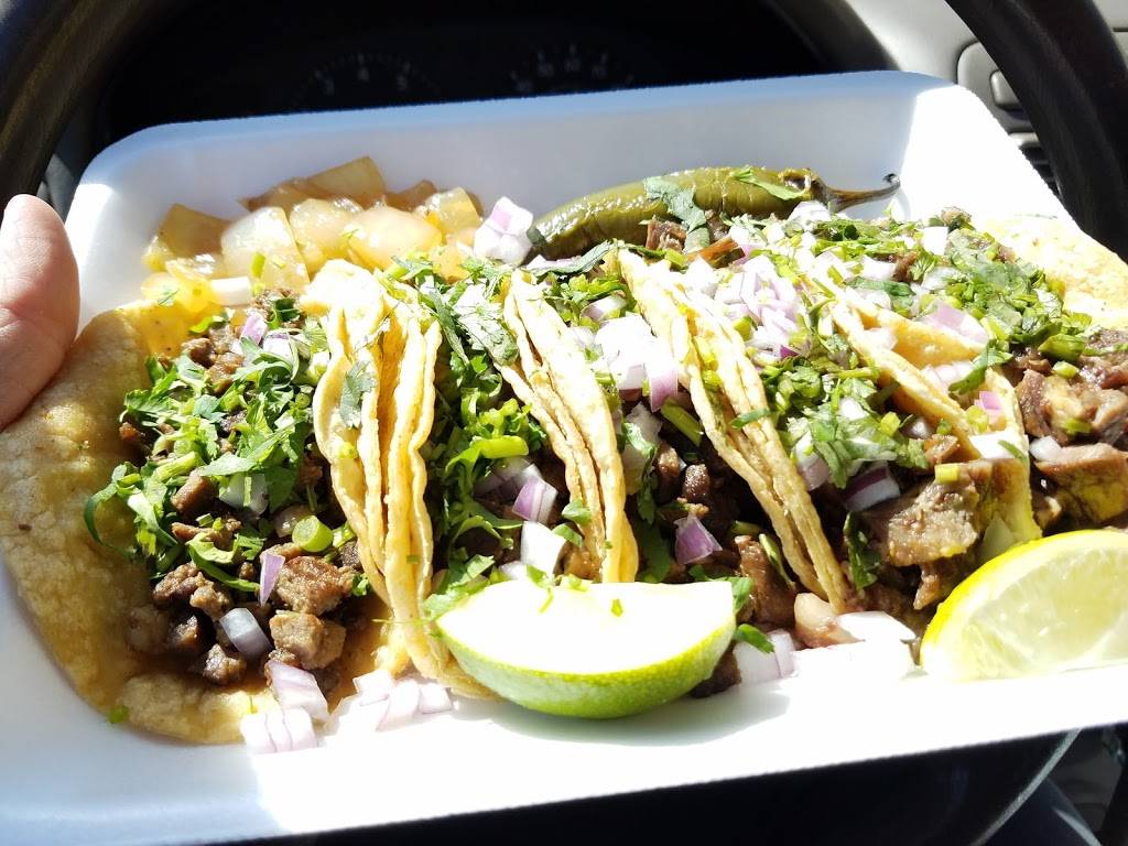 Tacos El Charrito | restaurant | 3930 W Burnham St, Milwaukee, WI 53215, USA | 4142419017 OR +1 414-241-9017