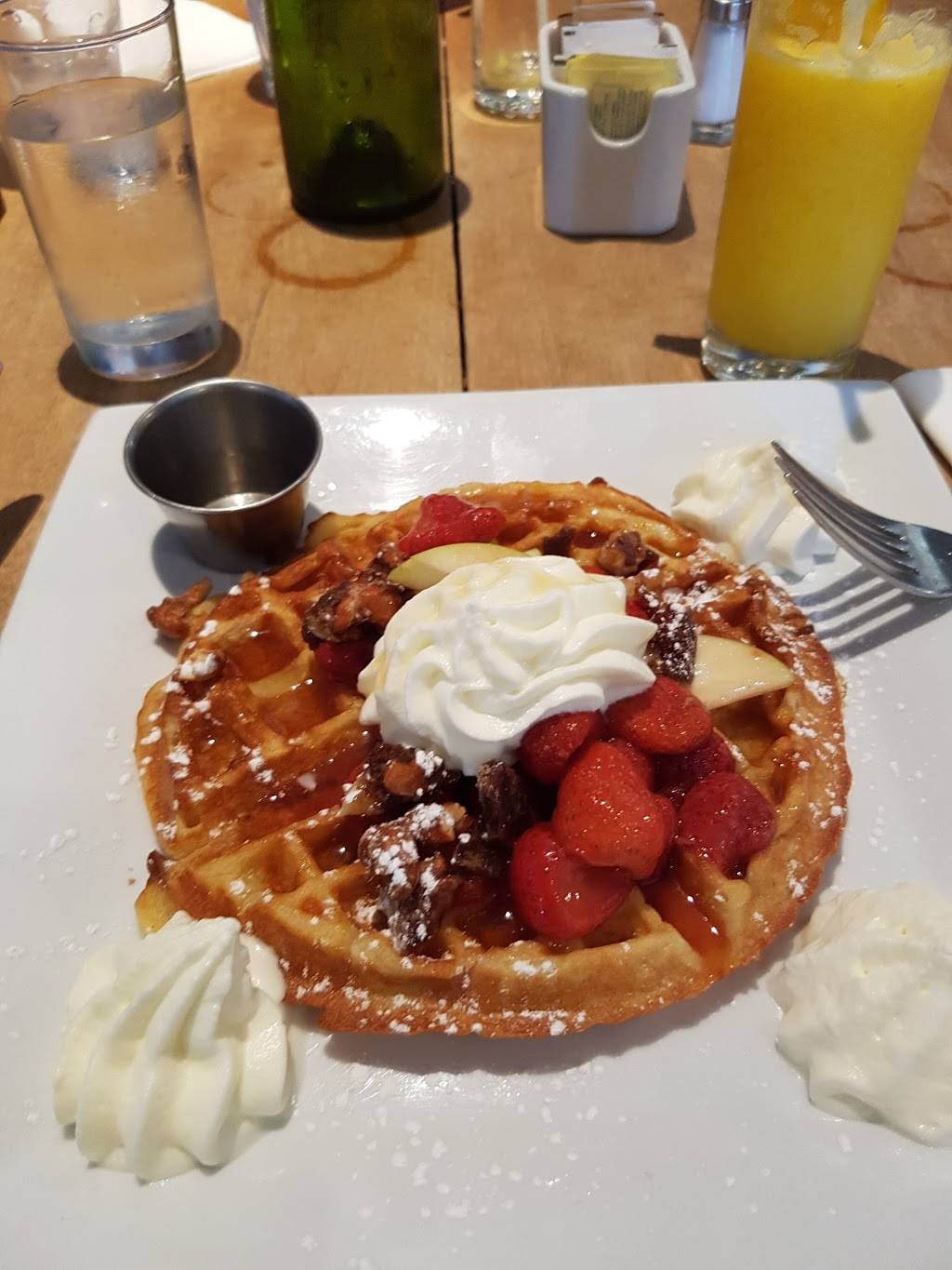 Chez Bouffe Café Bistro | restaurant | 4316 Rue Sainte-Catherine E, Montréal, QC H1V 1X9, Canada | 5142525420 OR +1 514-252-5420