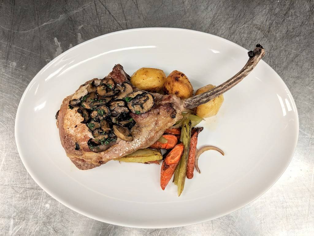 The Coach House | restaurant | 100 Berkeley Dr, Hamilton, OH 45013, USA | 5138567899 OR +1 513-856-7899