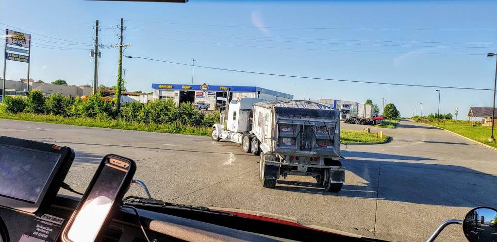 Flying J Travel Center | restaurant | 844 E 1250 S, Haubstadt, IN 47639, USA | 8127685304 OR +1 812-768-5304