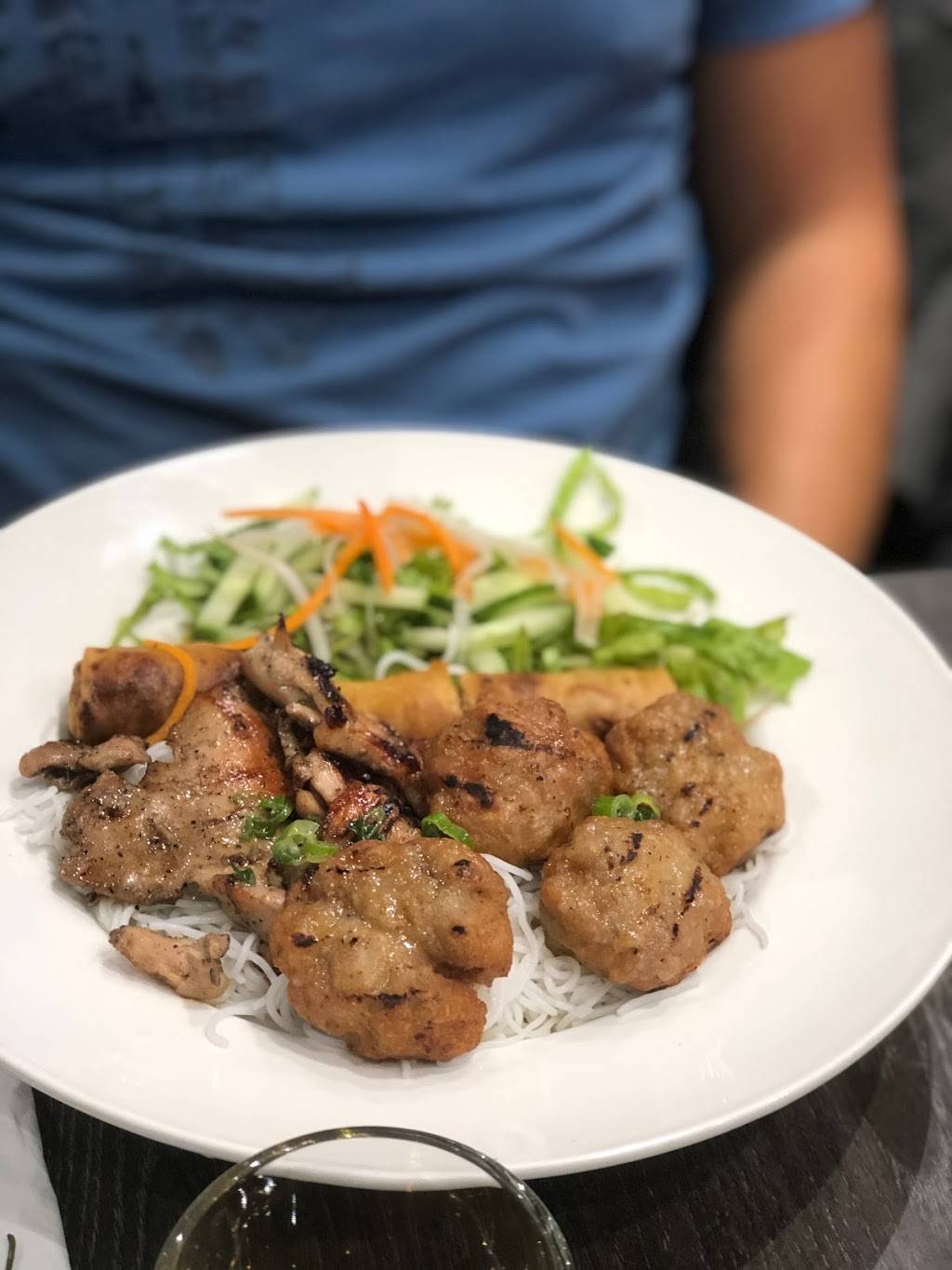 PHO XL | restaurant | 6990 Financial Drive #1G2, Mississauga, ON L5N 8J4, Canada | 9058138338 OR +1 905-813-8338