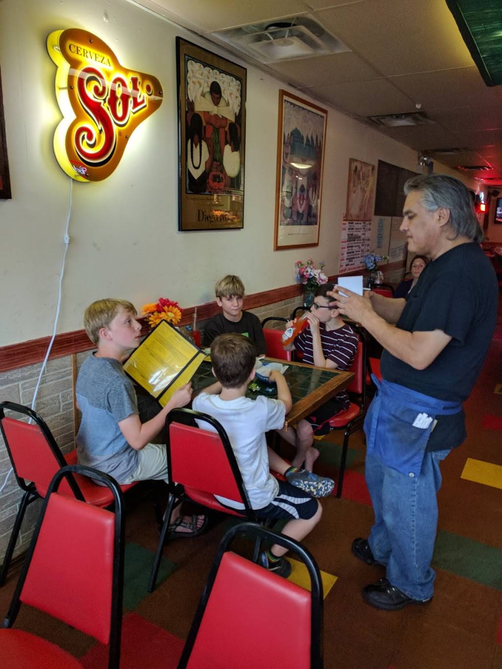 La Mesa Restaurant | restaurant | 243 W Northwest Hwy, Barrington, IL 60010, USA | 8472779636 OR +1 847-277-9636