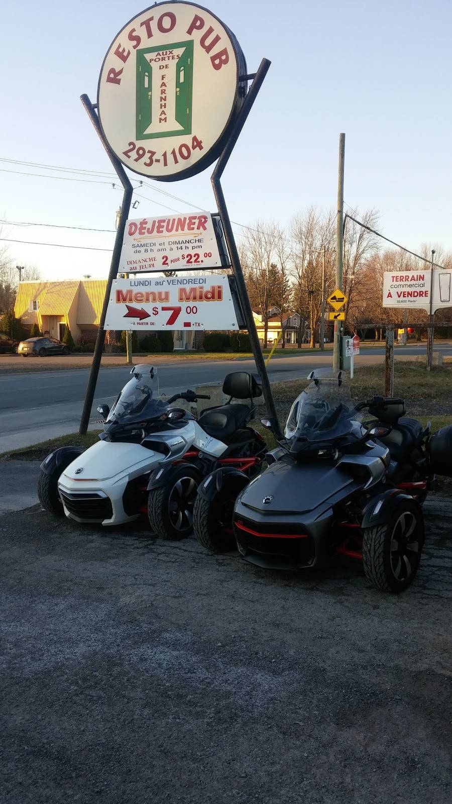 Aux Portes | restaurant | 1221 Rue Saint-Paul, Farnham, QC J2N 2L2, Canada | 4502931104 OR +1 450-293-1104