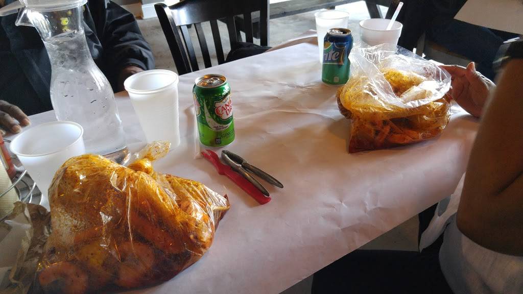 Two Fish | restaurant | 641 E 47th St, Chicago, IL 60653, USA | 7738558845 OR +1 773-855-8845