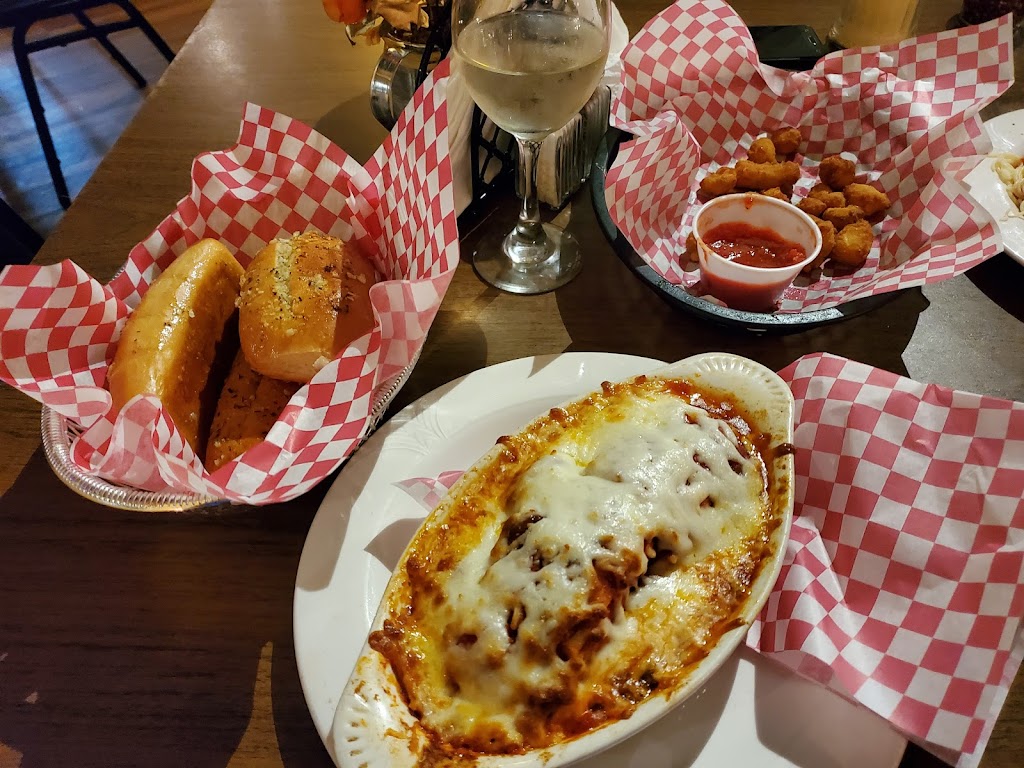 Lil Pesces Italian and Seafood Restaurant | restaurant | 1777 Georgia St, Alford, FL 32420, USA | 8505799941 OR +1 850-579-9941