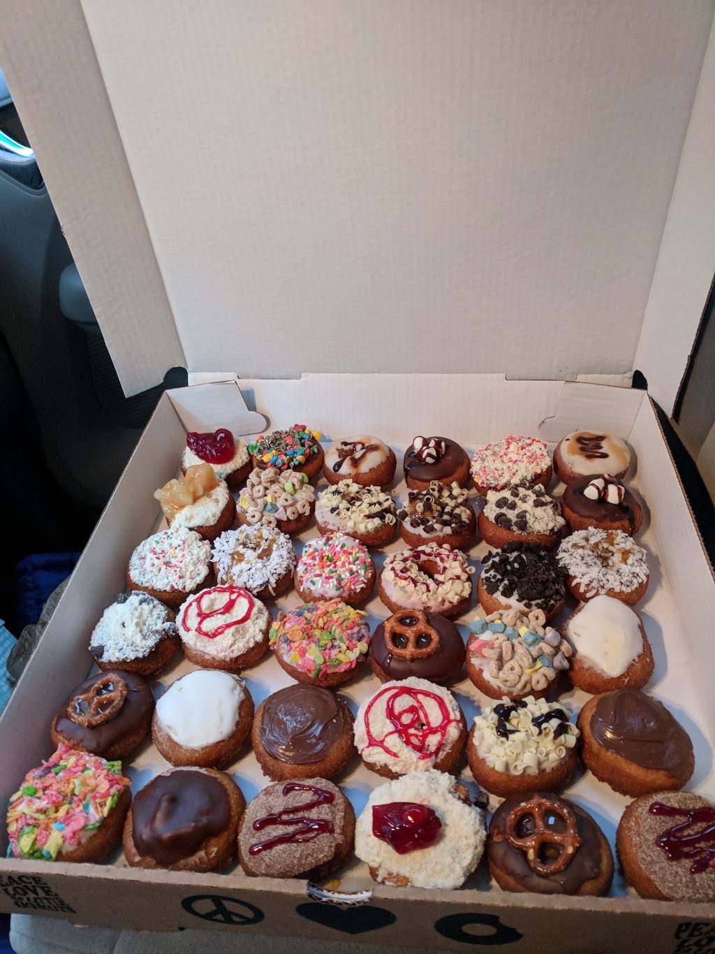Peace, Love and Little Donuts of North Canton | bakery | 1310 S Main St, North Canton, OH 44720, USA | 3305266123 OR +1 330-526-6123