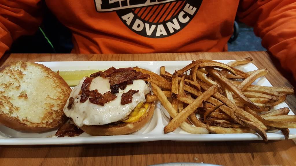 Bison Street Burgers & Brews | restaurant | 1409 Bison Ave NW, Massillon, OH 44647, USA | 3308306418 OR +1 330-830-6418