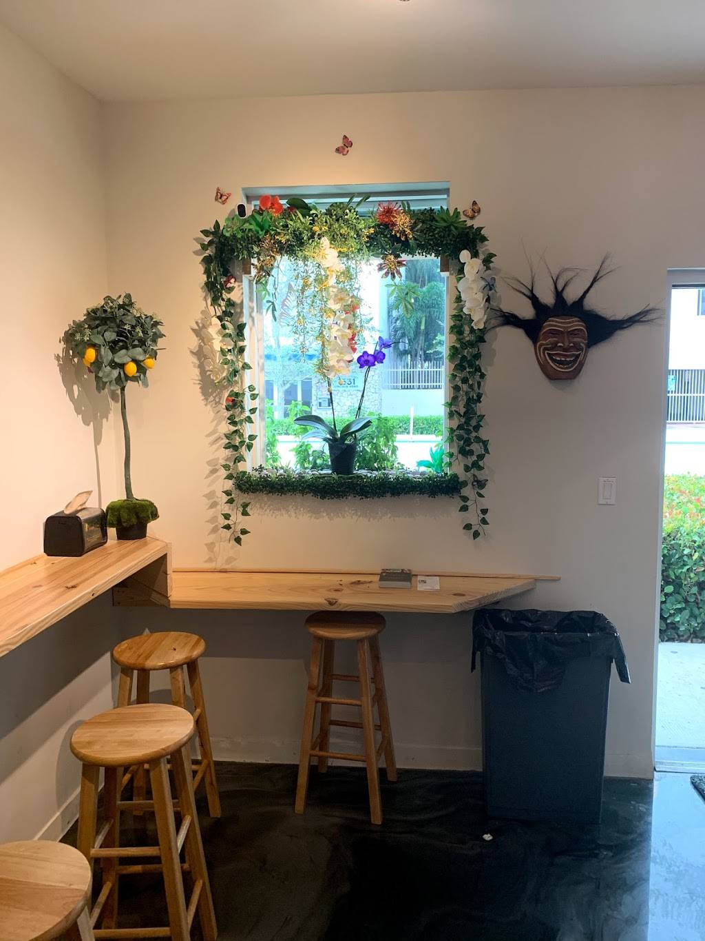 Jungle Vibes | restaurant | 1657 West Ave, Miami Beach, FL 33139, USA | 3057638116 OR +1 305-763-8116