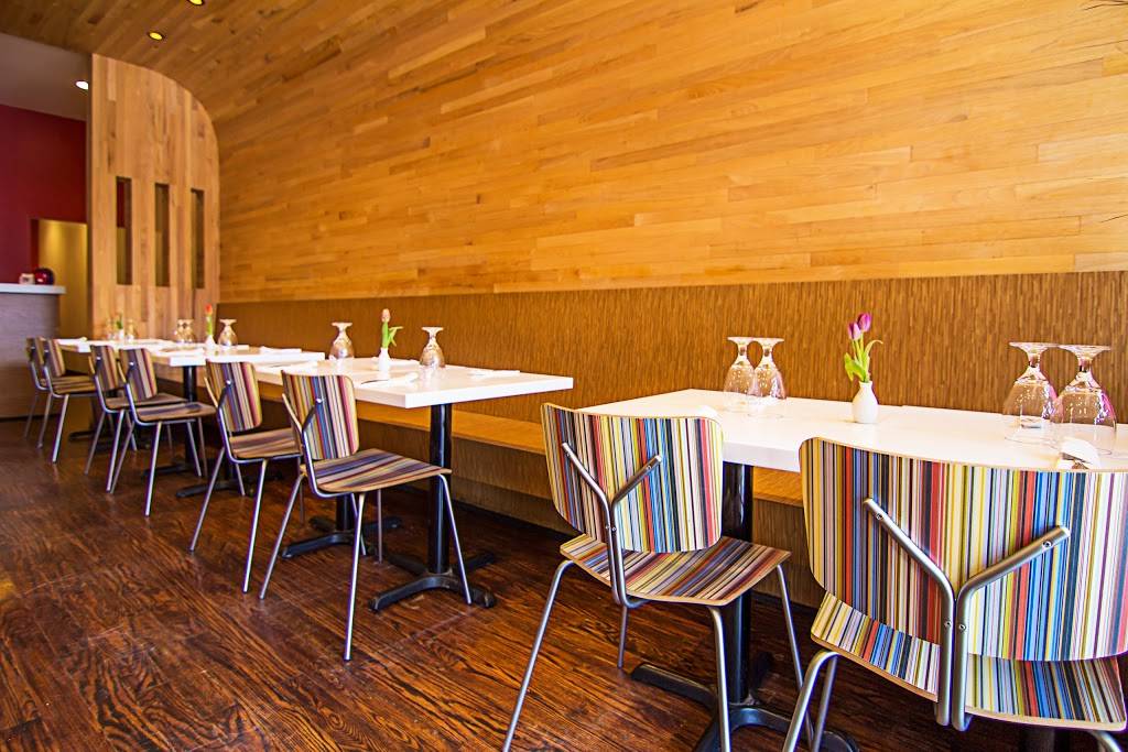 Red Pig Asian Kitchen | restaurant | 2932 N Broadway, Chicago, IL 60657, USA | 7734729999 OR +1 773-472-9999