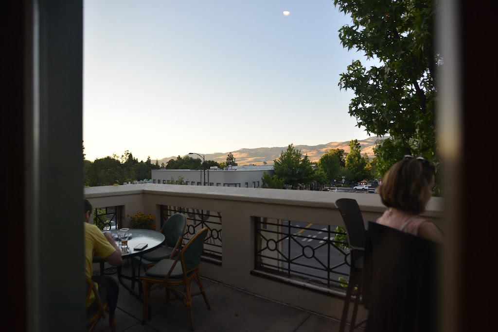 Martinos Upstairs | restaurant | 58 E Main St, Ashland, OR 97520, USA | 5414884420 OR +1 541-488-4420